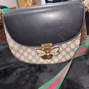 To BEE 🐝 or Not To BEE 🤔 Crossbody